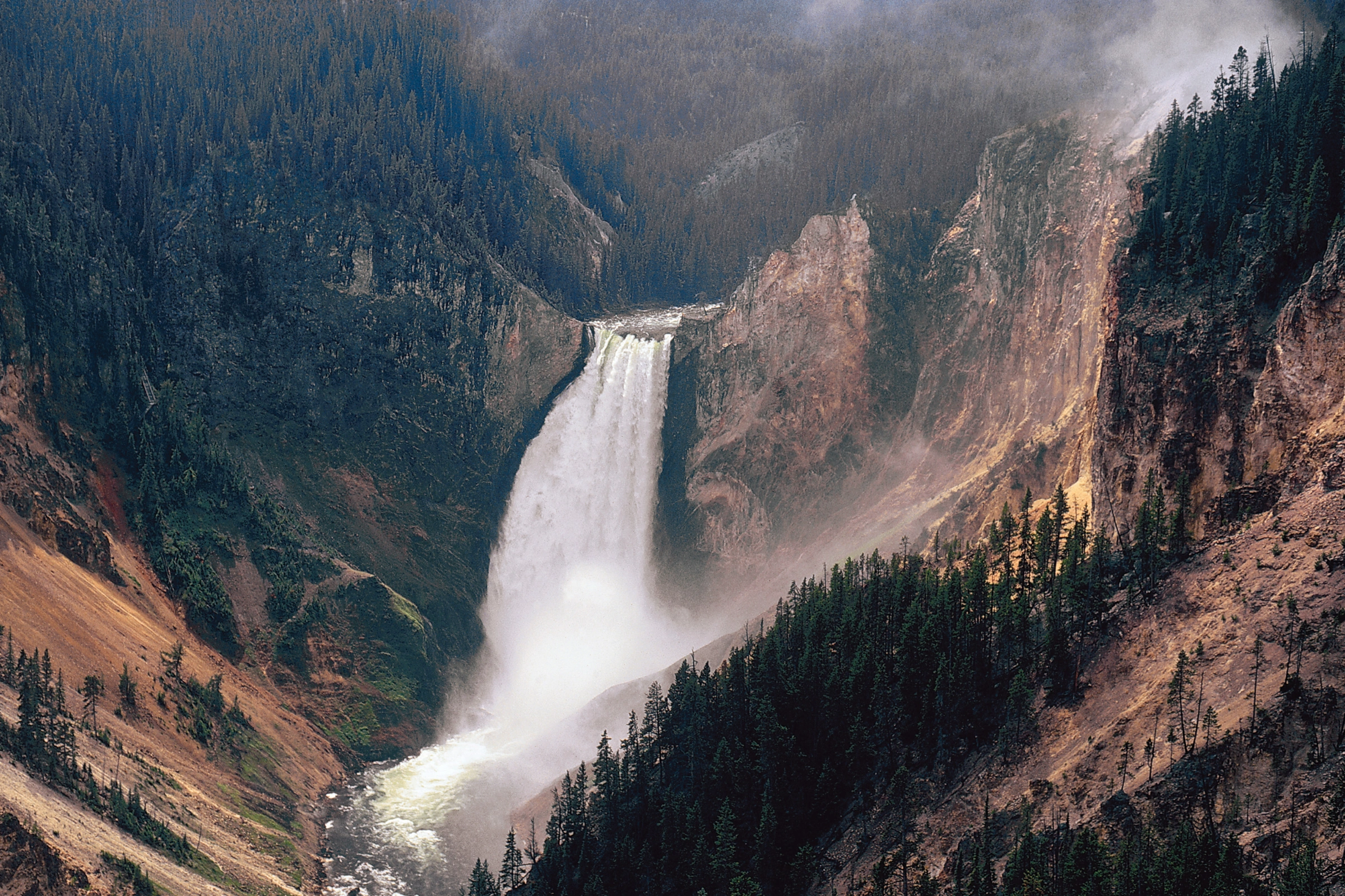 Yellowstone_National_Park,_Wyoming[1].webp